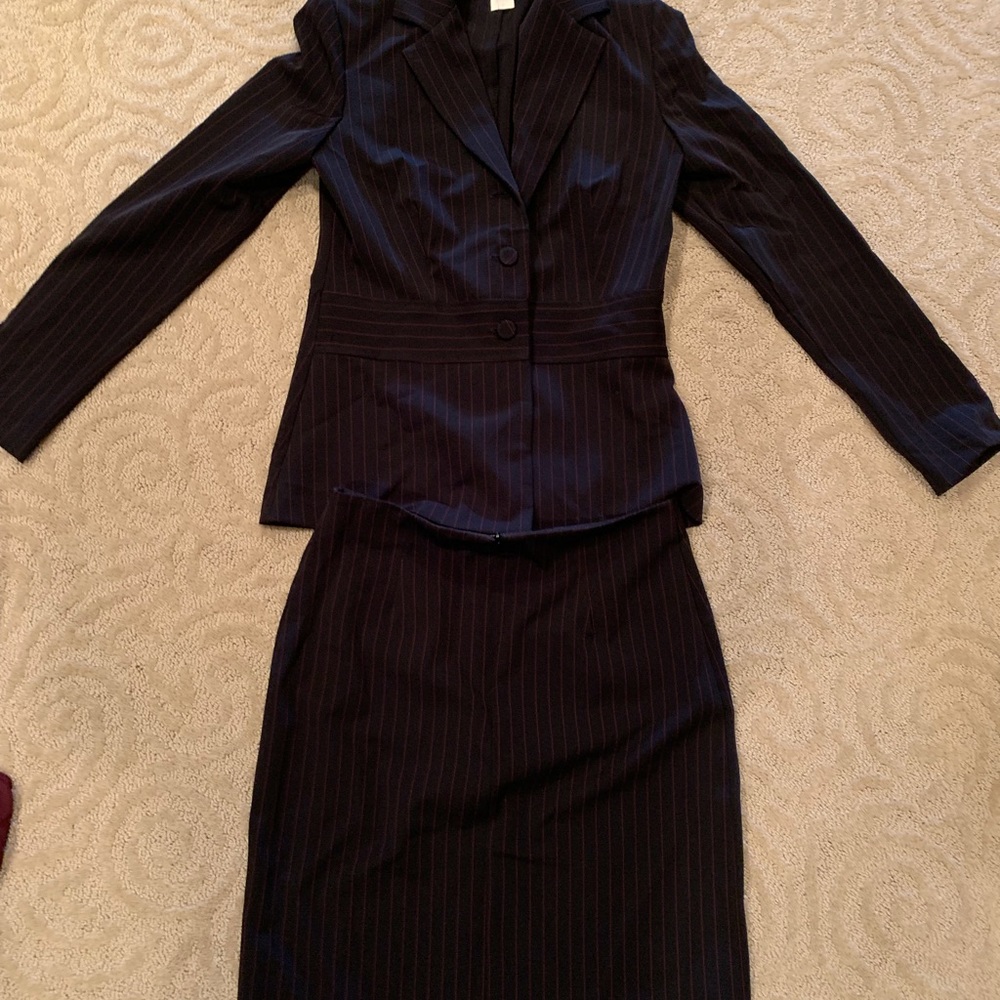 B Moss company stretch fit women’s suit jacket and skirt. (black with red lines)